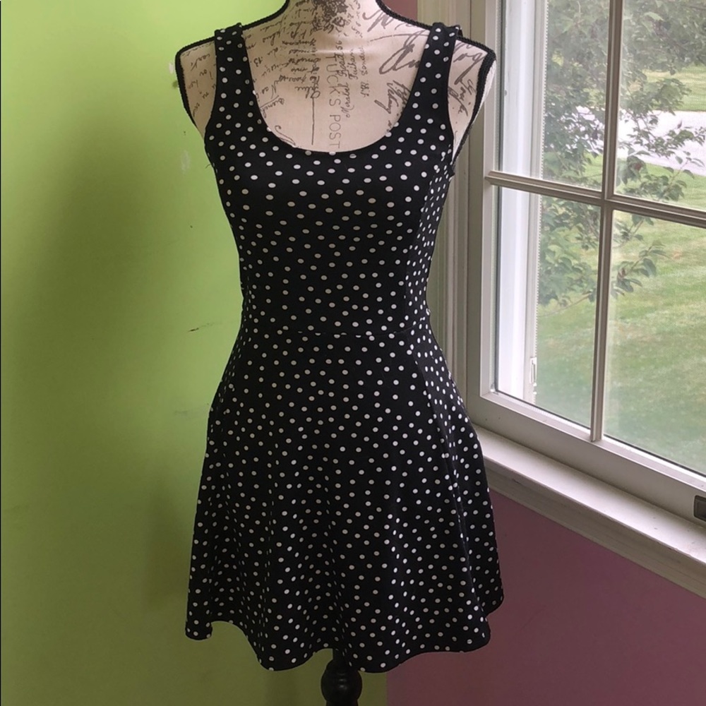 ๐ 3/$60 Flowy spotted dress - Picture 1 of 5